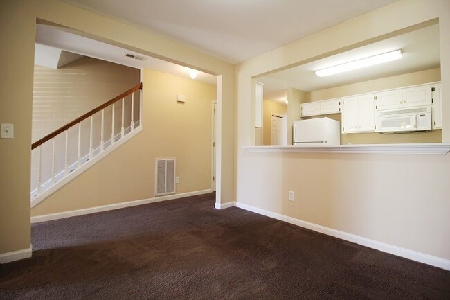Building Photo - 3 bed / 2 bath home