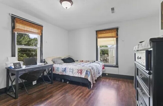 Foto del edificio - 424 E Locust St