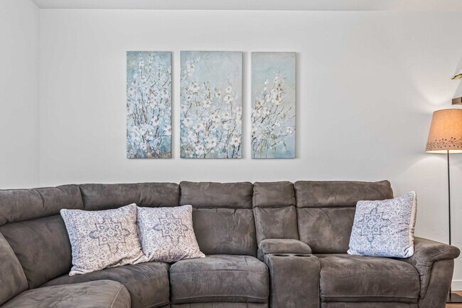 Foto del edificio - 8648 E Wishmore St