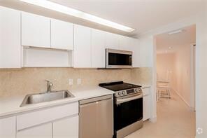 Building Photo - 3401 N Country Club Dr