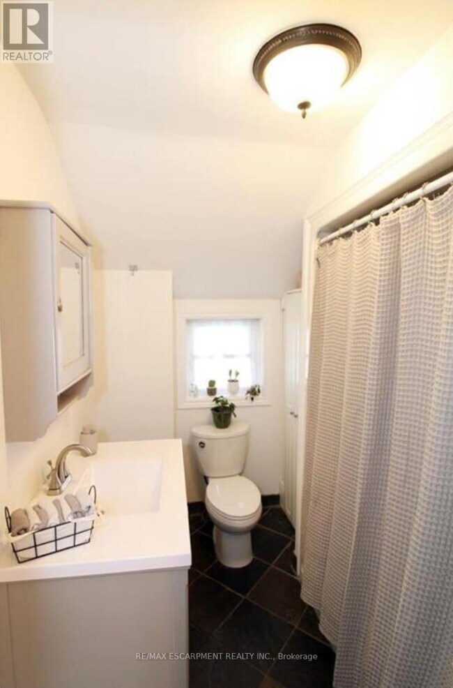 Photo du bâtiment - 32 Rodman St