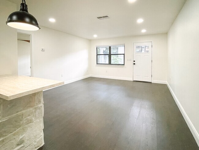 Building Photo - 708 Angelina Ln