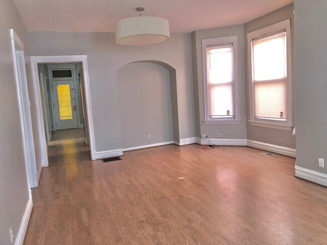 Foto del edificio - 5016 W Lawrence Ave