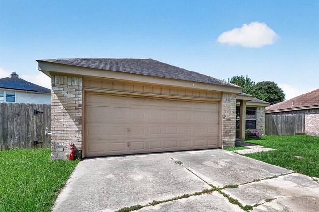 Building Photo - 13847 Cherry Hollow Ln