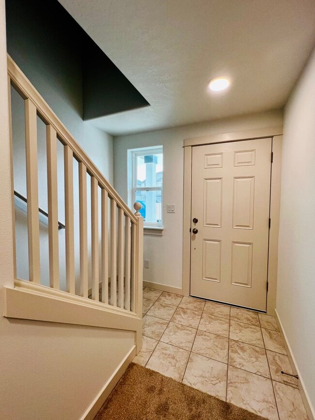 Foto del edificio - Non-Refundable & Security Deposit Total: $...