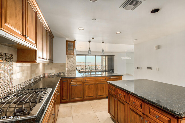 Building Photo - 7175 E Camelback Rd