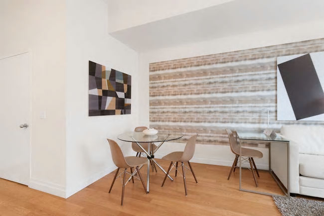 Building Photo - SUNDRENCHED AND FULLY RENOVATED!!!