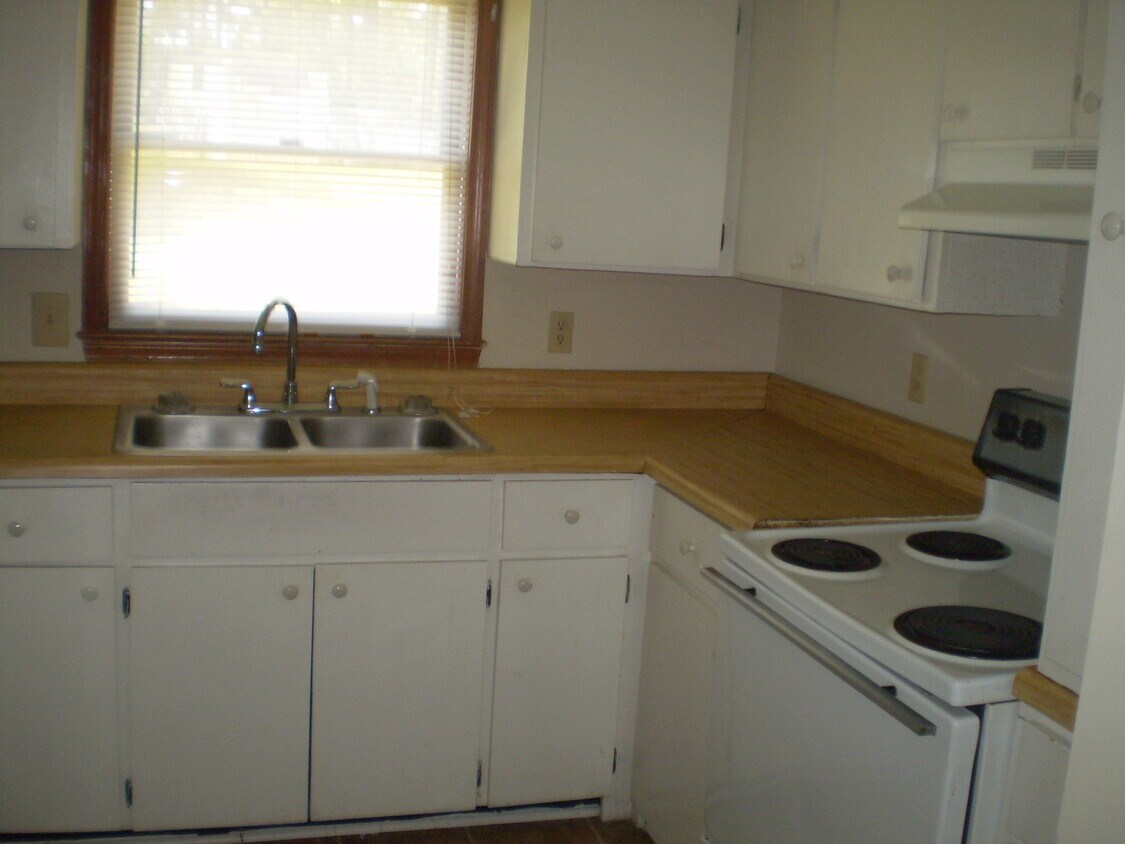 Primary Photo - 3 Bedroom, 2 Bath in Rockingham