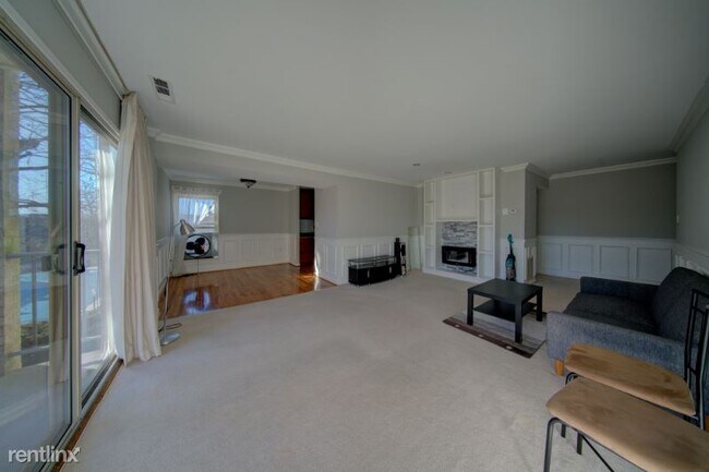 Foto del edificio - 2 br, 1 bath Condo - 35 Canterbury Sq # 302