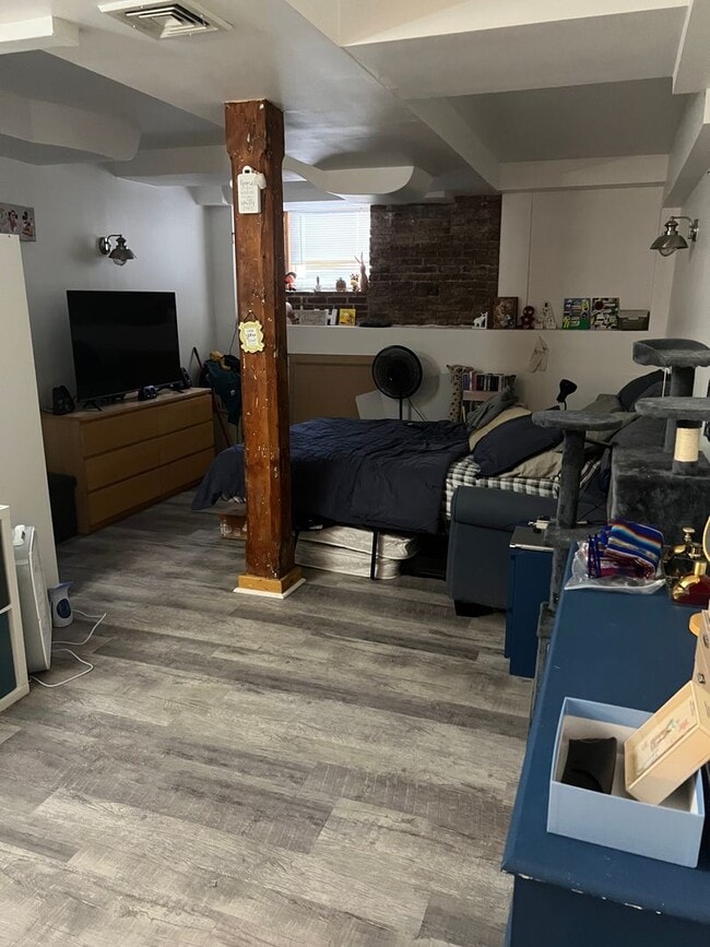Building Photo - Downtown Bridgeport 1-Bed, 2-Bath with All...