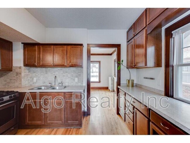 Building Photo - 904 N 30th Ave