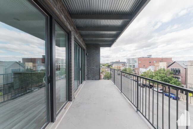 Foto del edificio - 2535 W Fullerton Ave