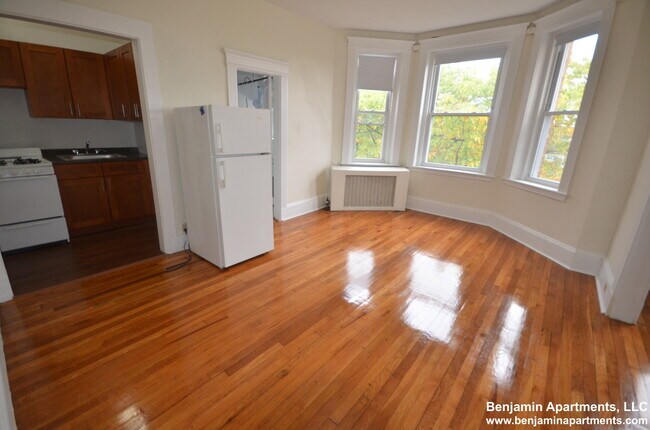 Foto del edificio - 1345 Commonwealth Ave