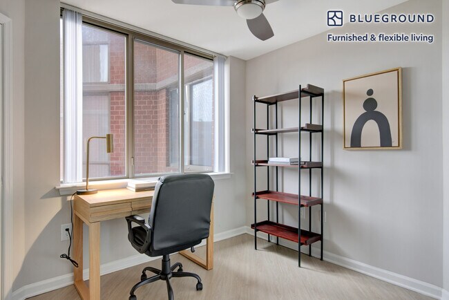 Foto del edificio - 450 Massachusetts Ave NW