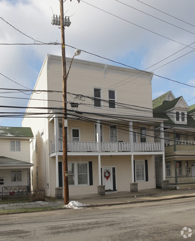 Building Photo - 522-524 River St