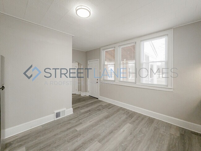 Building Photo - Charming 2 bedroom home in Belleville!