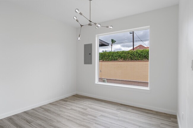 Building Photo - 5306 N Crown Pt