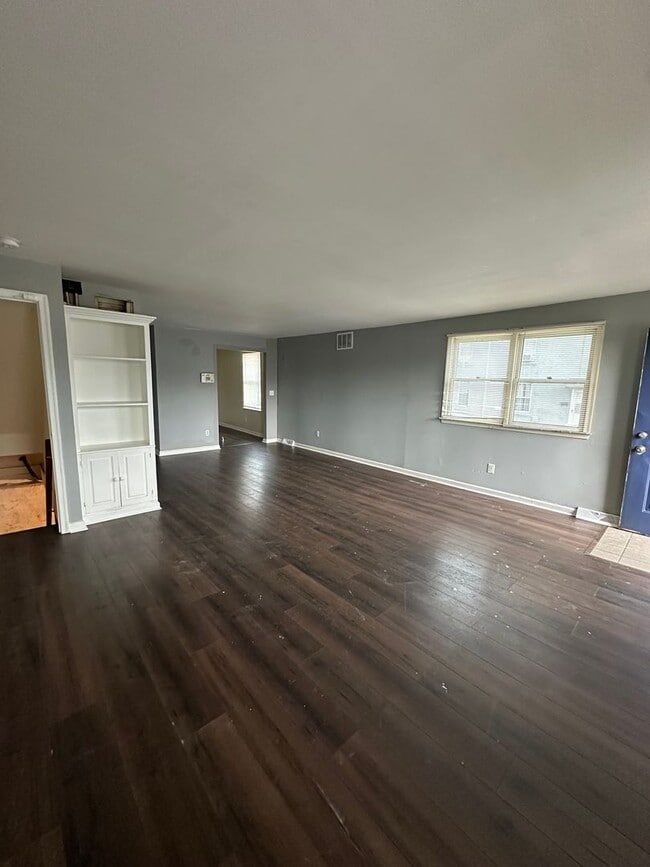 Building Photo - Beautiful 2 Bed/ 1.5 Bath ready for rent!