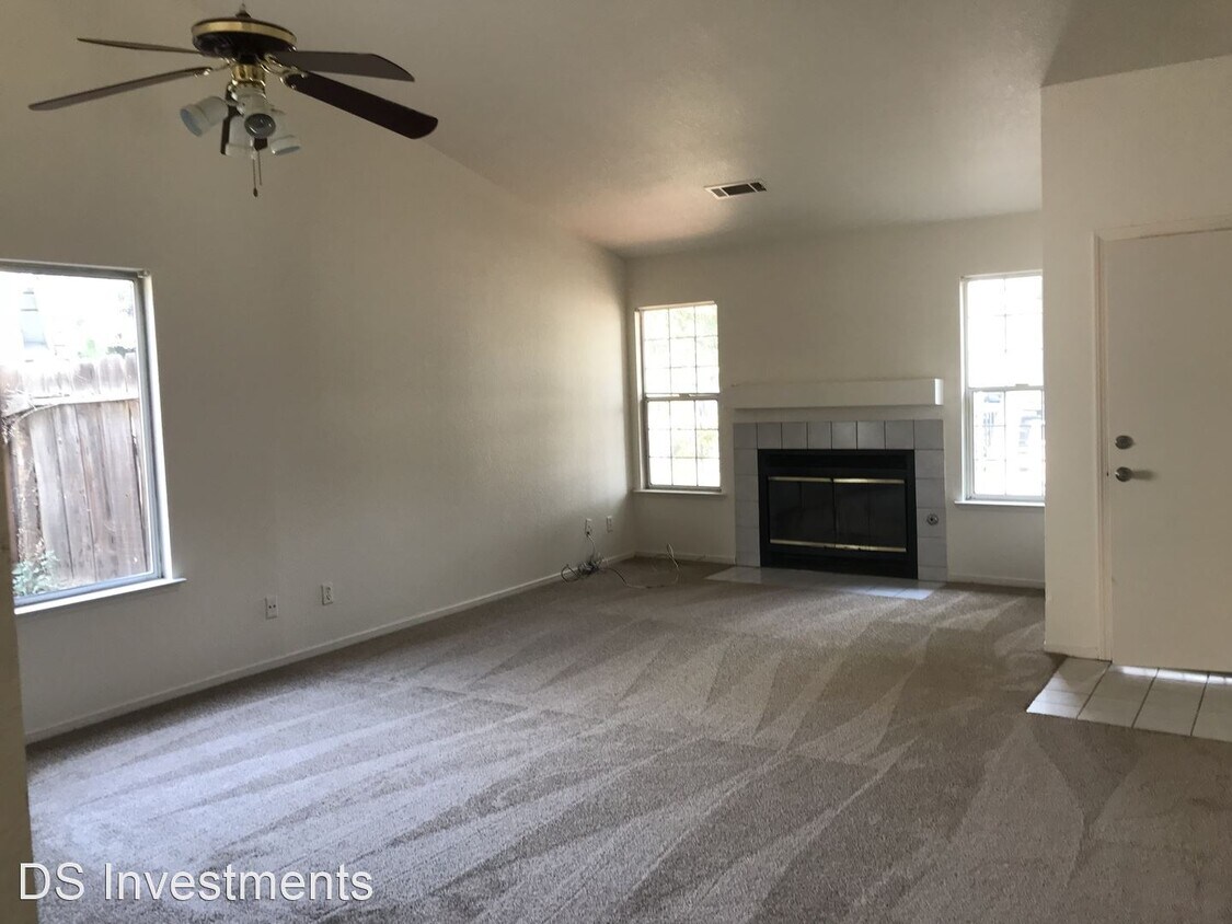 Foto del edificio - 3 br, 2 bath House - 687 Petunia