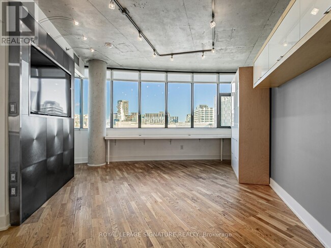 Building Photo - 90 Trinity St