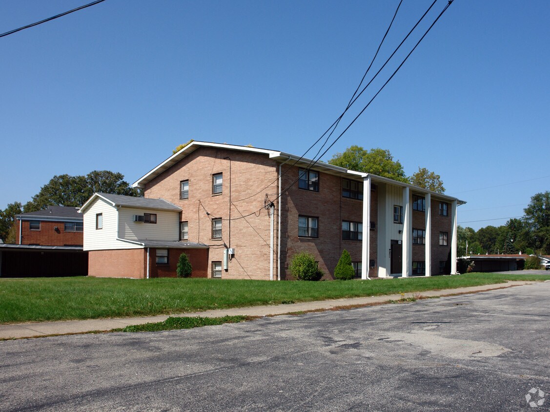 30023006 Green Acres Dr, Youngstown, OH 44505 Apartments in