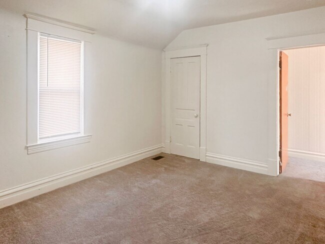 Foto del edificio - 623-625 Lane Ave NW