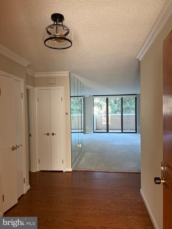 Building Photo - 1101 S Arlington Ridge Rd