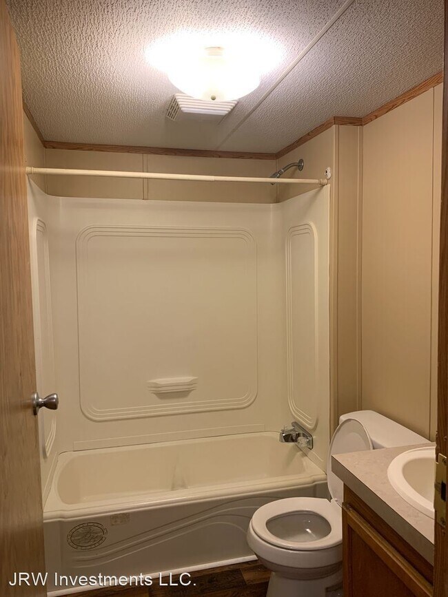 Building Photo - 3 br, 1 bath House - 3613 Central Circle