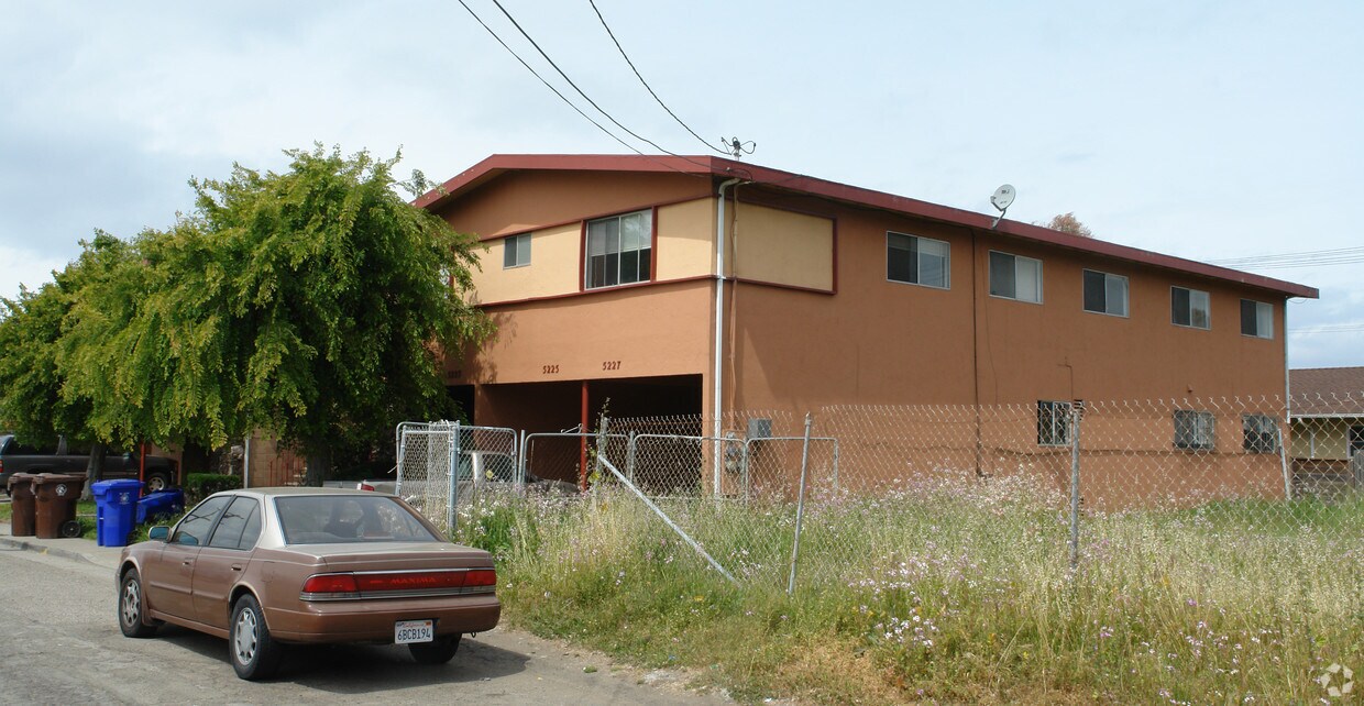 Building Photo - Richmond Fourplex