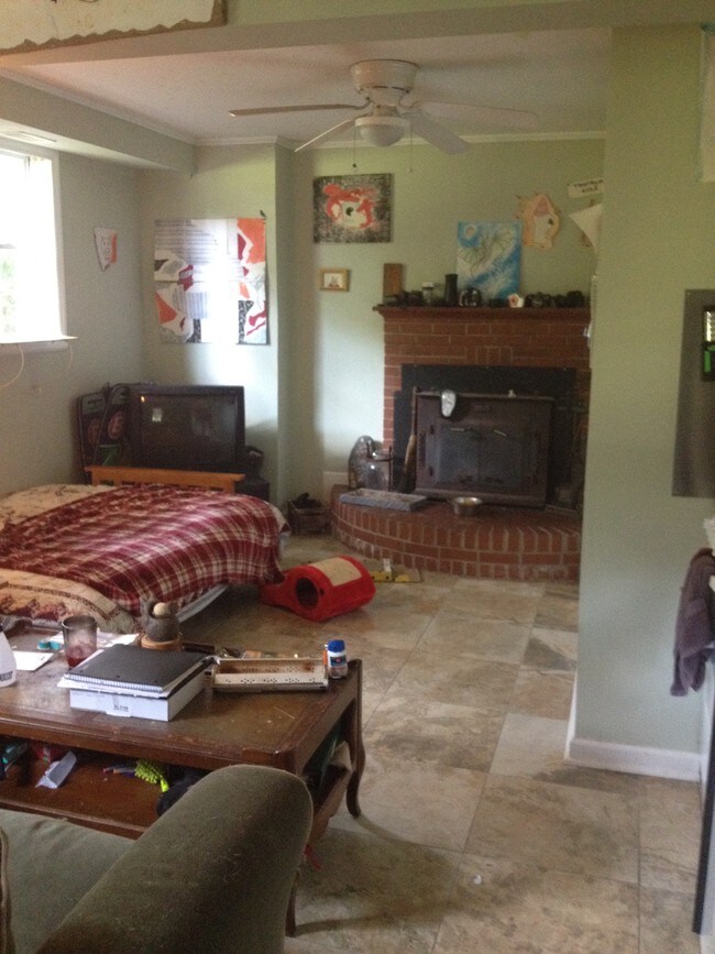 Futon and and recliner, fireplace not usable - 2614 Newquay St