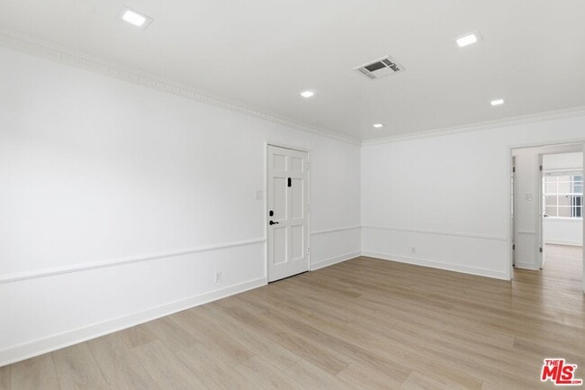 Building Photo - 8613 W Olympic Blvd