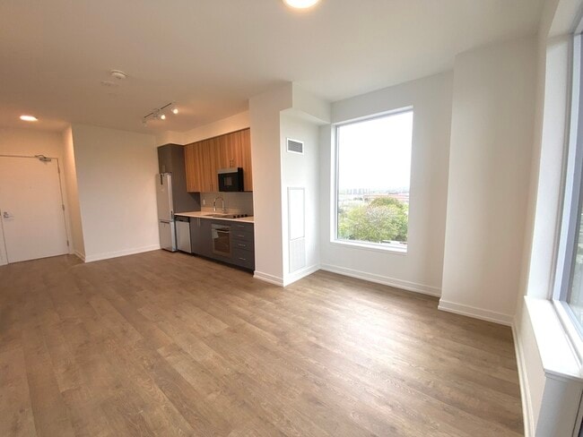 Building Photo - 415 Main St W