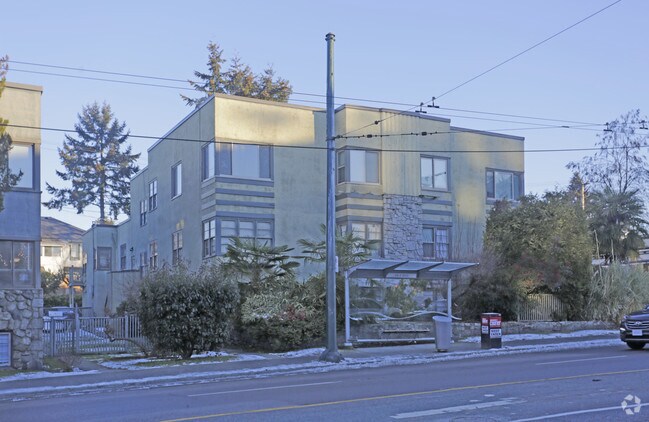Building Photo - Greensleeves Apartments