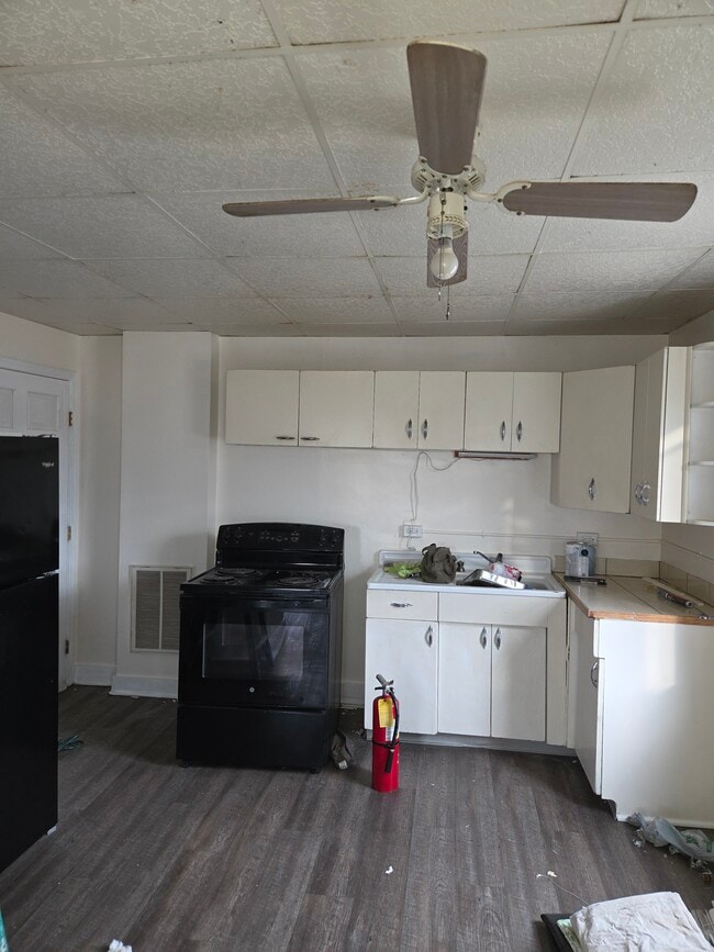 Building Photo - 1 S Main St