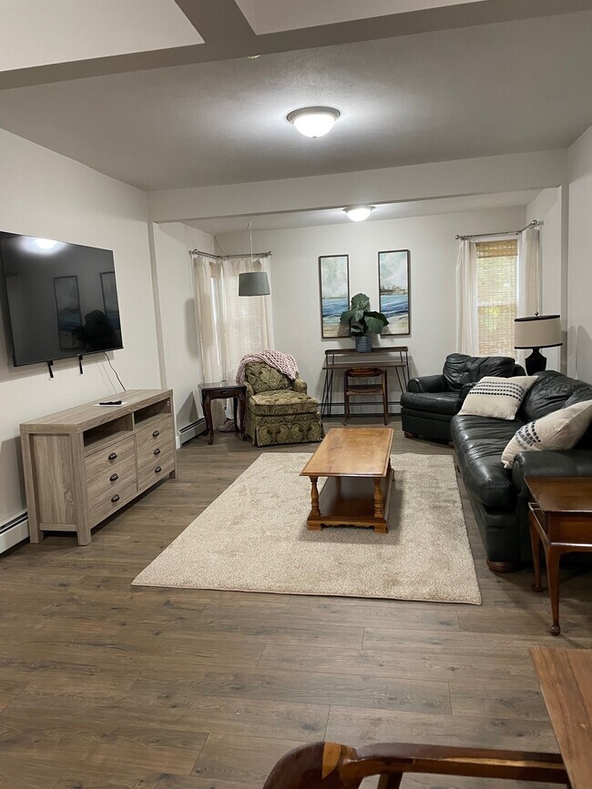 Building Photo - 110 5th Ave