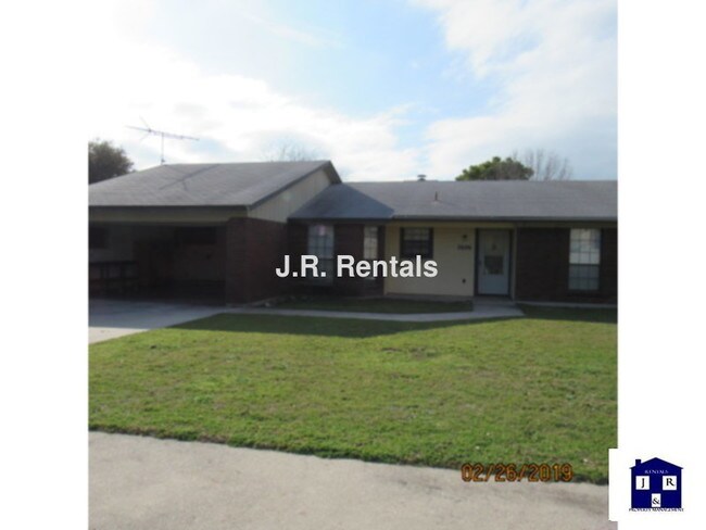 Building Photo - 2606 Phyllis Dr