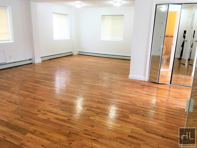 Foto del edificio - 867 E 95th St