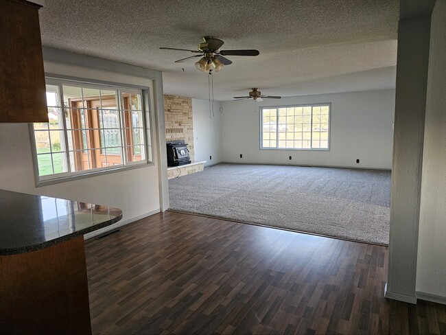 Foto del edificio - 920 W Edison Ave