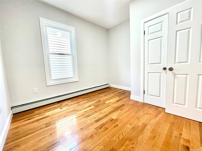 Foto del edificio - 681 E 235th St
