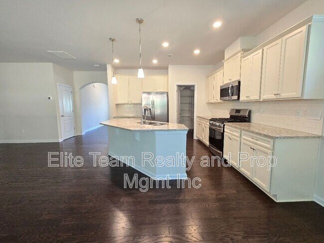 Building Photo - 14611 Murfield Ct