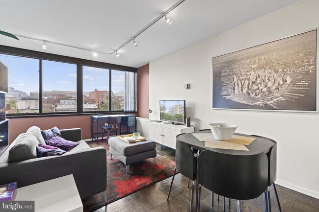 Foto del edificio - 2030 F St NW