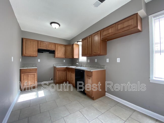 Building Photo - 661 Whitehaven Ln