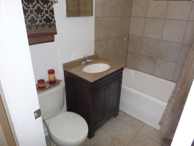 Foto del edificio - 3156 W Warren Blvd