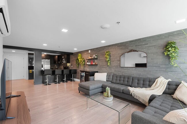 Kingsland Courtyard - Kingsland Courtyard Apartments