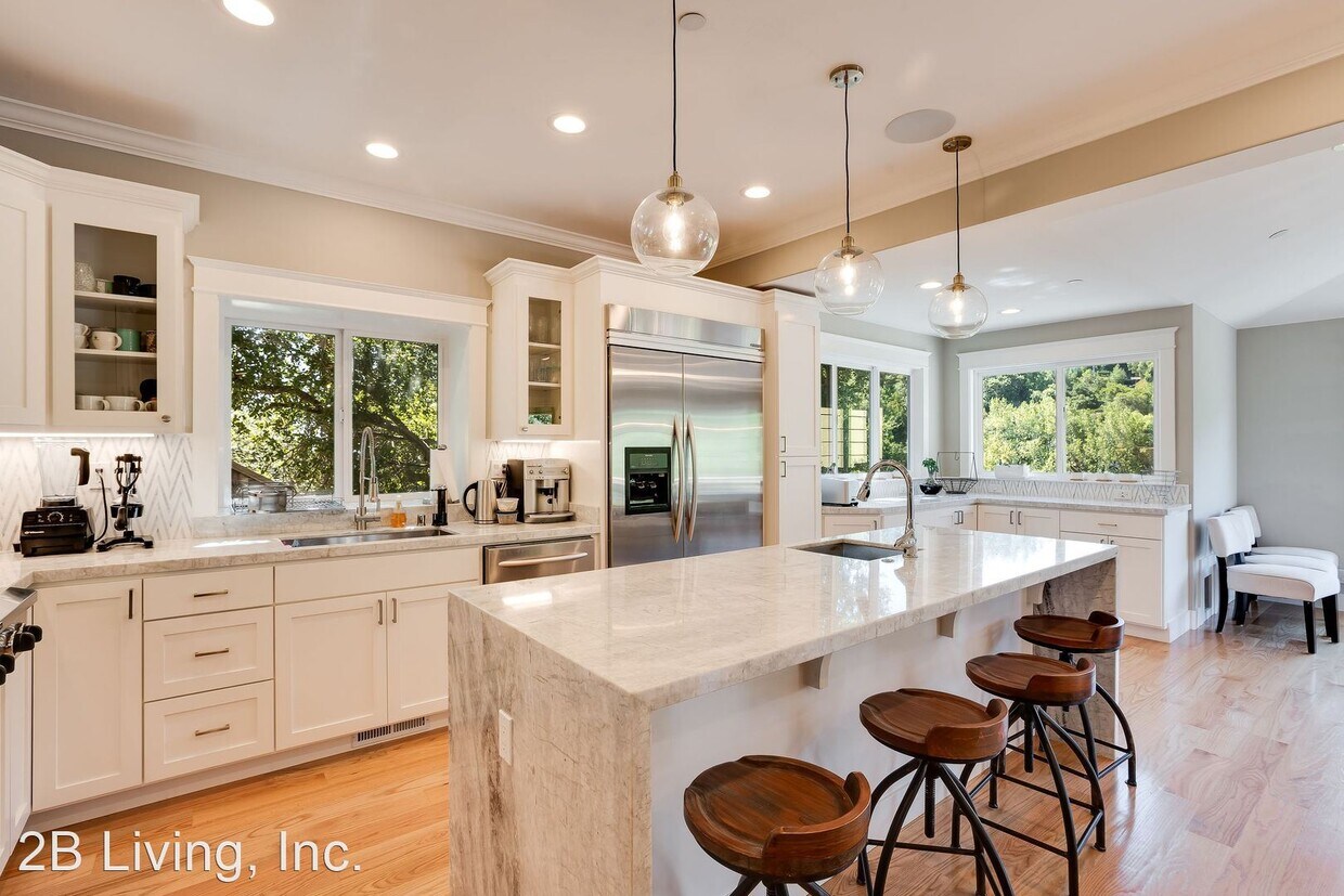 Foto principal - 4 br, 3.5 bath House - 3341 Oak Knoll Drive