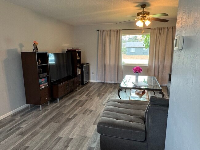 Sala de estar - 1063 Wexford Way