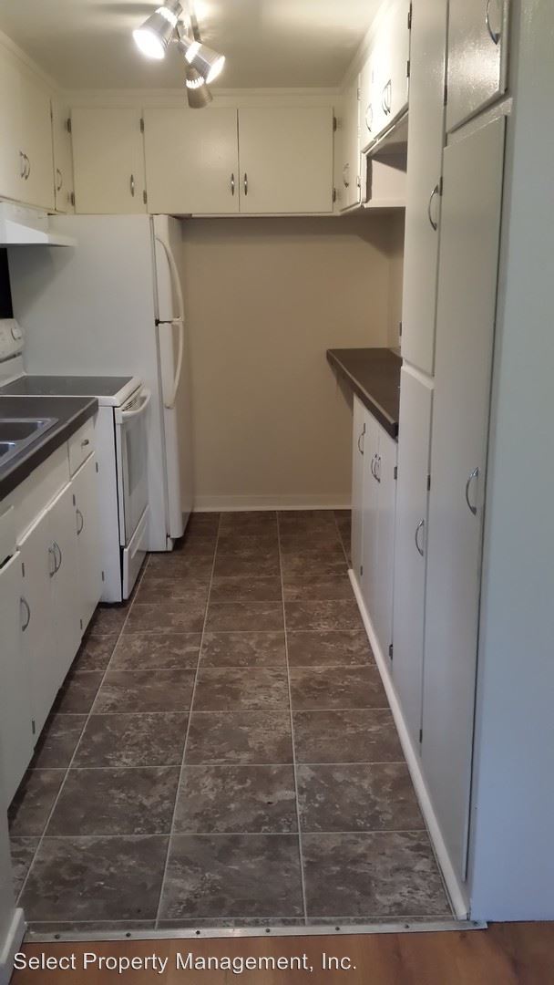 Building Photo - 5807 Wildwood Ln