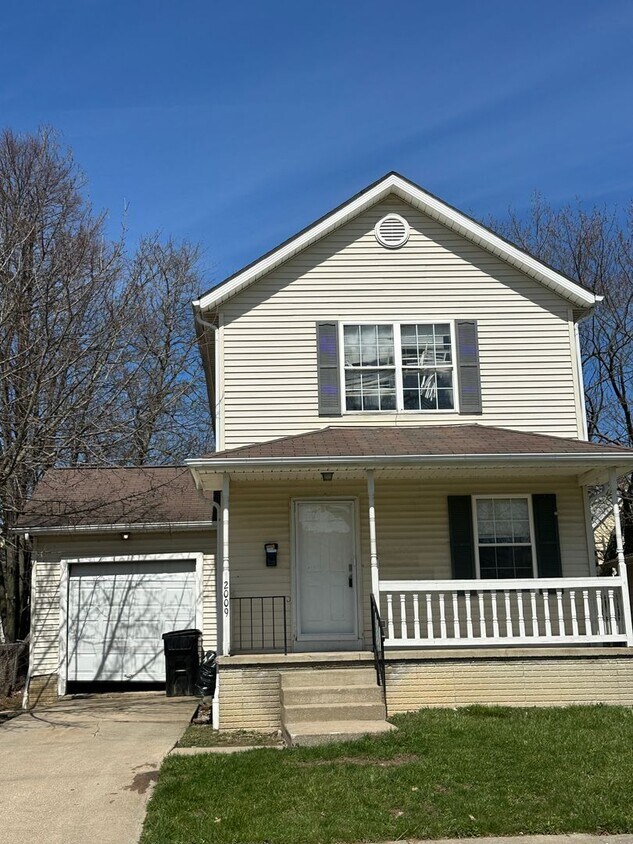 Foto principal - 3bd Single Section 8