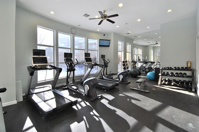 Foto del edificio - Fairlane Town Center Apartment Homes