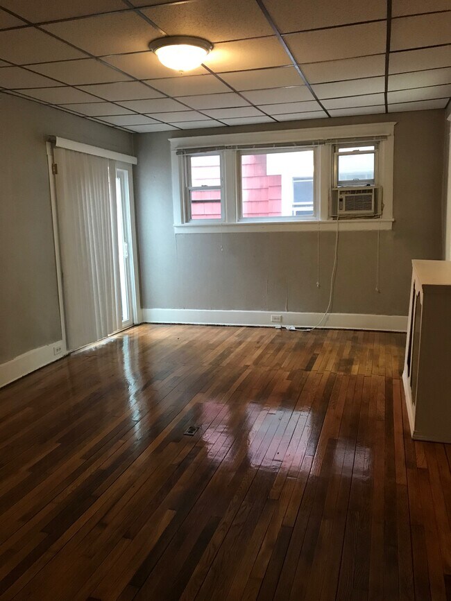 Building Photo - 894 Myrtle Ave
